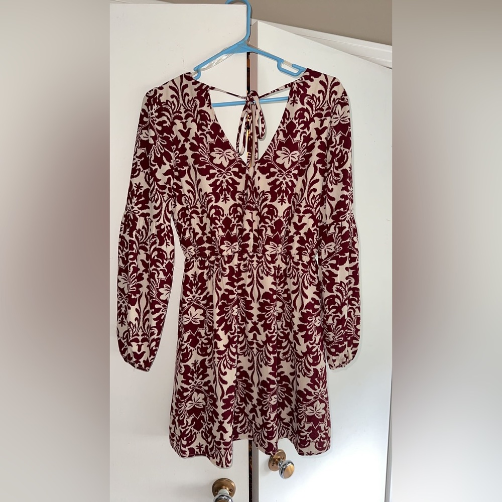 Dress size small vneck and tie in the back